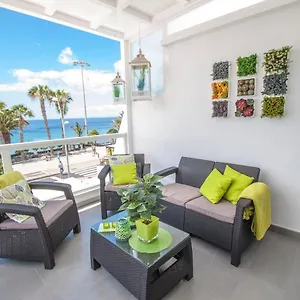 Apartment Casa Oceano On The Front Line With Amazing Sea Views, Puerto del Carmen (Lanzarote)